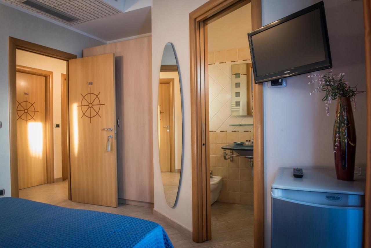 Hotel Mirage Torre Santa Sabina Zimmer foto