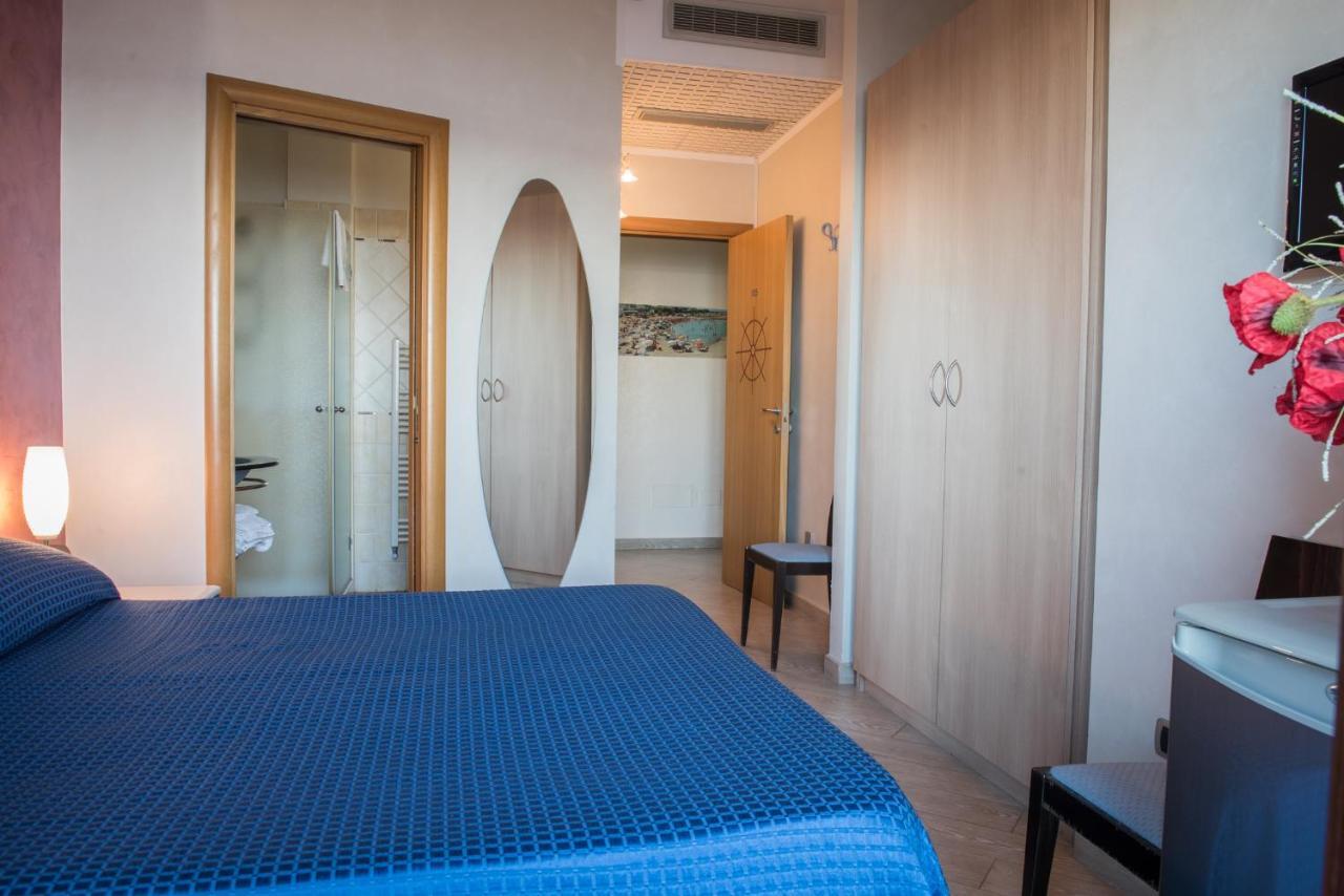 Hotel Mirage Torre Santa Sabina Zimmer foto