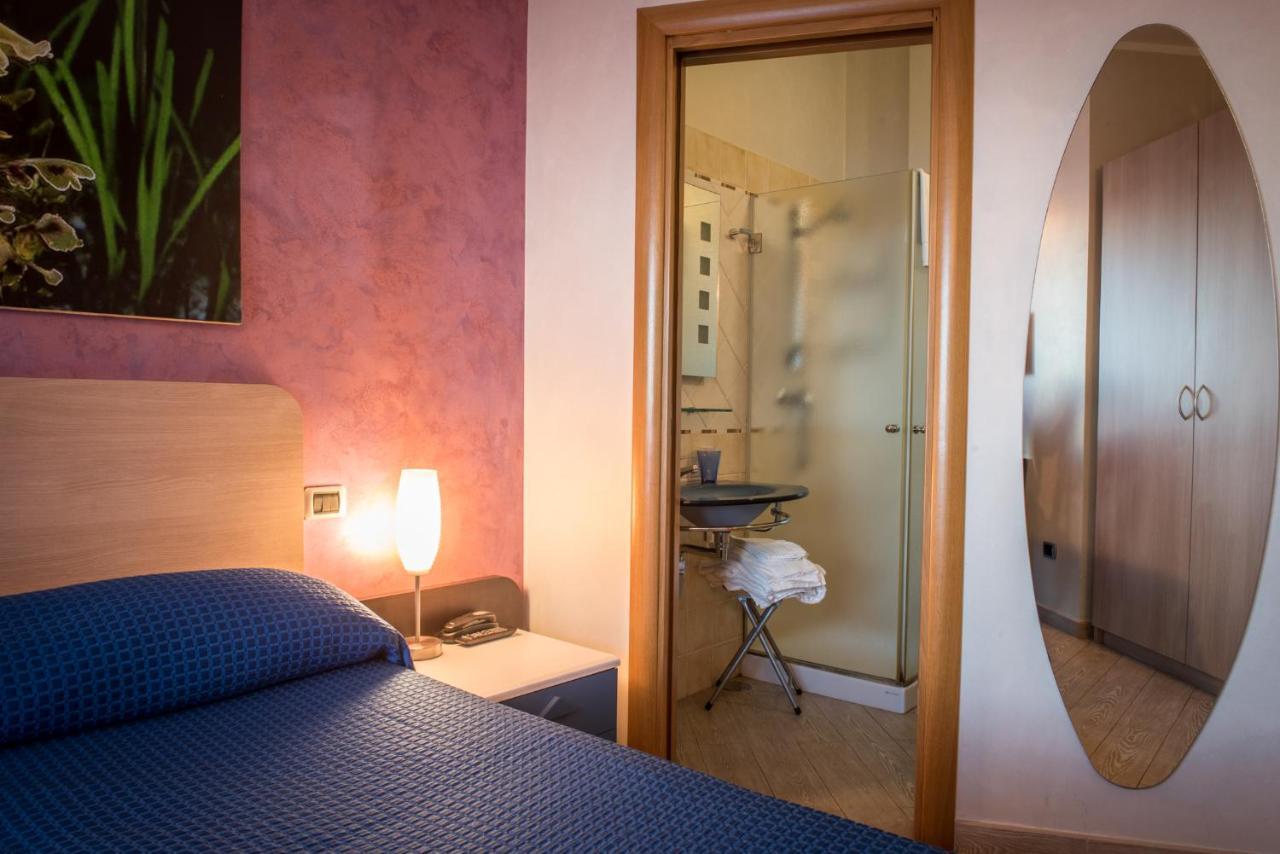 Hotel Mirage Torre Santa Sabina Zimmer foto