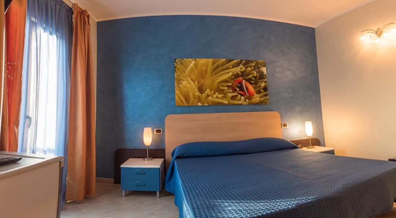 Hotel Mirage Torre Santa Sabina Zimmer foto