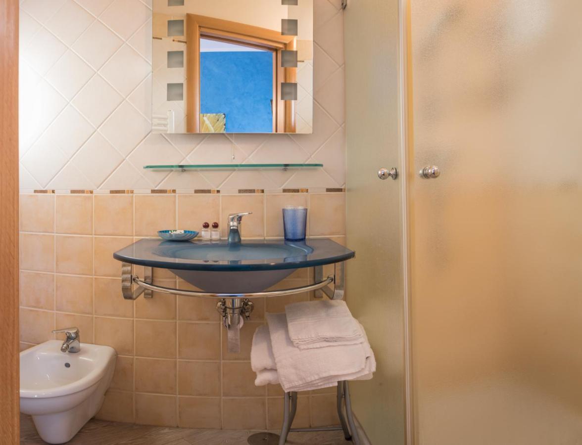 Hotel Mirage Torre Santa Sabina Zimmer foto